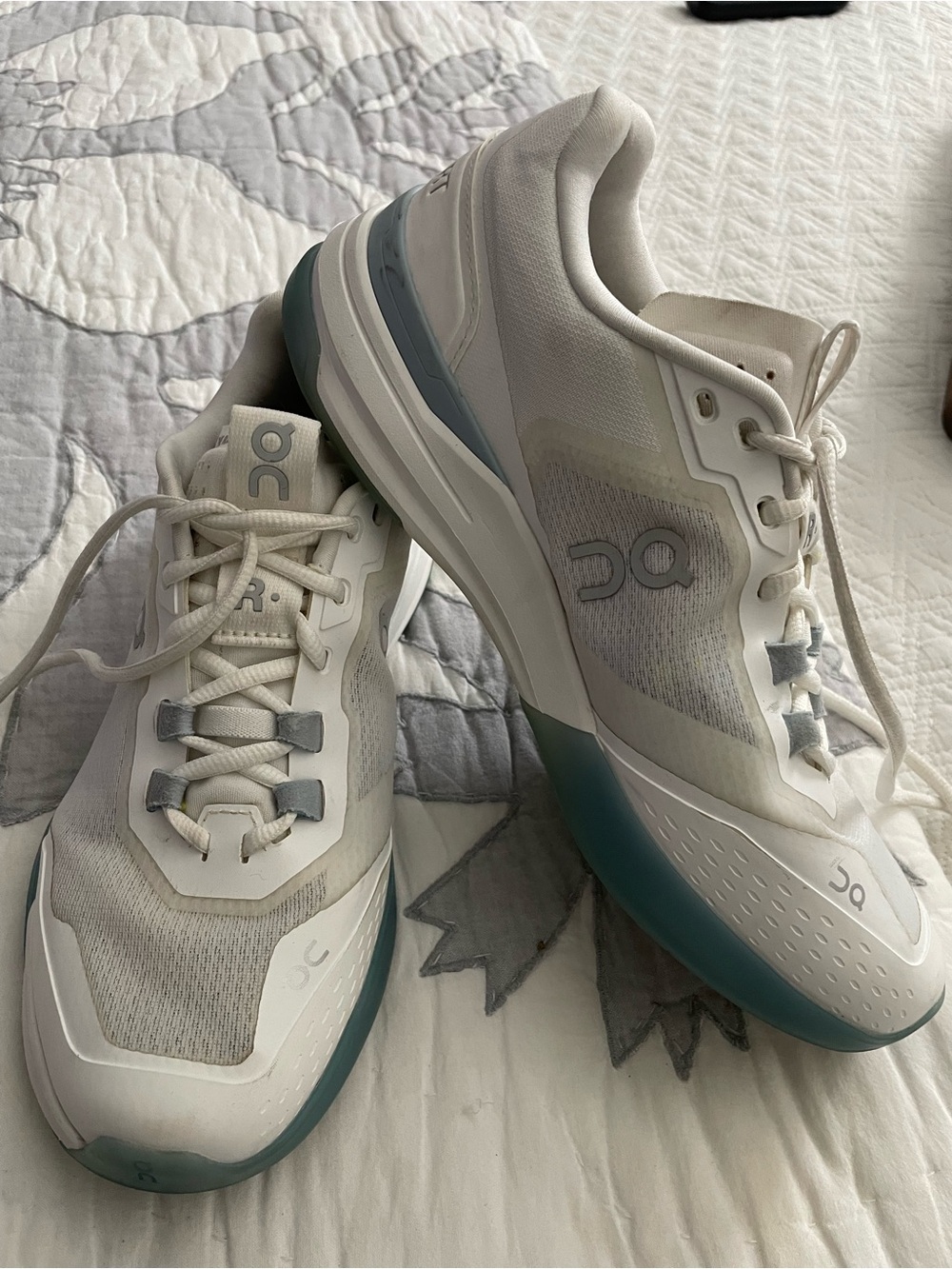 On Running The Roger Advantage Pro White with Chambray Accents - Picture 2 of 5
